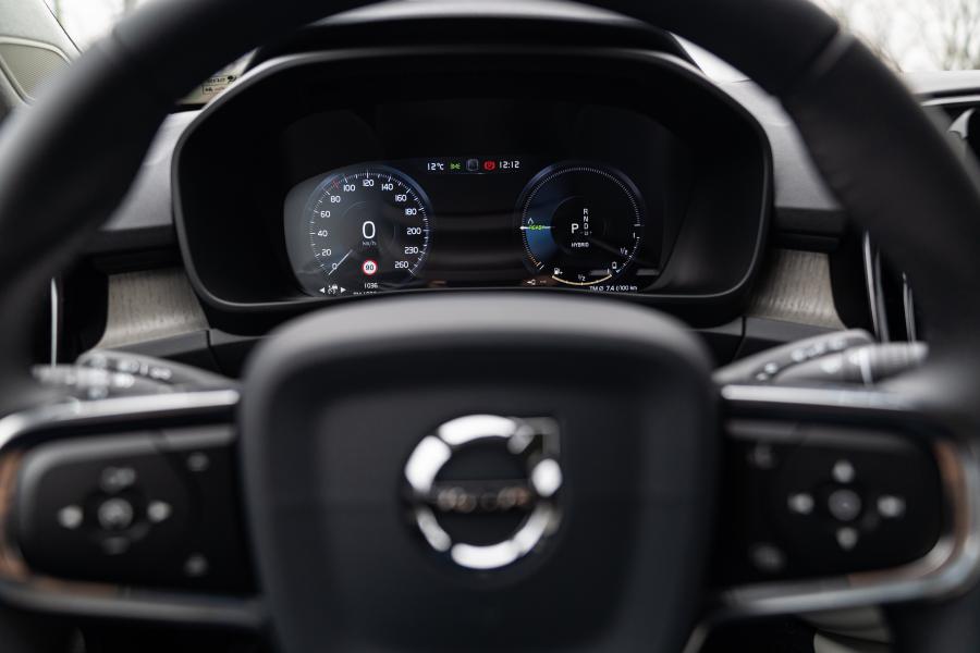 Панель приборов Volvo XC40 T5 Plug-in Hybrid Inscription 2020 года  (WW) (фото 28 из 44)
